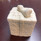 Jade Porcelain Box w Holly