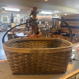 Wicker Basket w Towel Handle