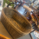 Wicker Basket w Towel Handle