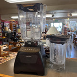 Power Blender w 2 Size containers by Blendtec