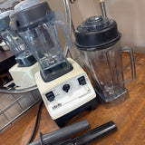 VitaMix Blender w Accessories