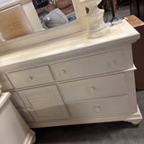 Broyhill 9 Drawer Dresser w Mirror