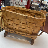 Vintage Basket w Handle & Feet