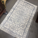 Grey/Cream Throw Rug